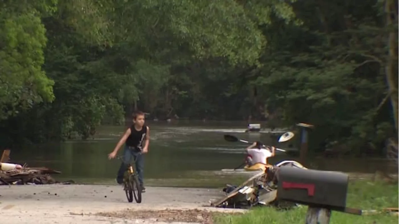 New Caney residents deal with flooding as East Fork of the San Jacinto River swells