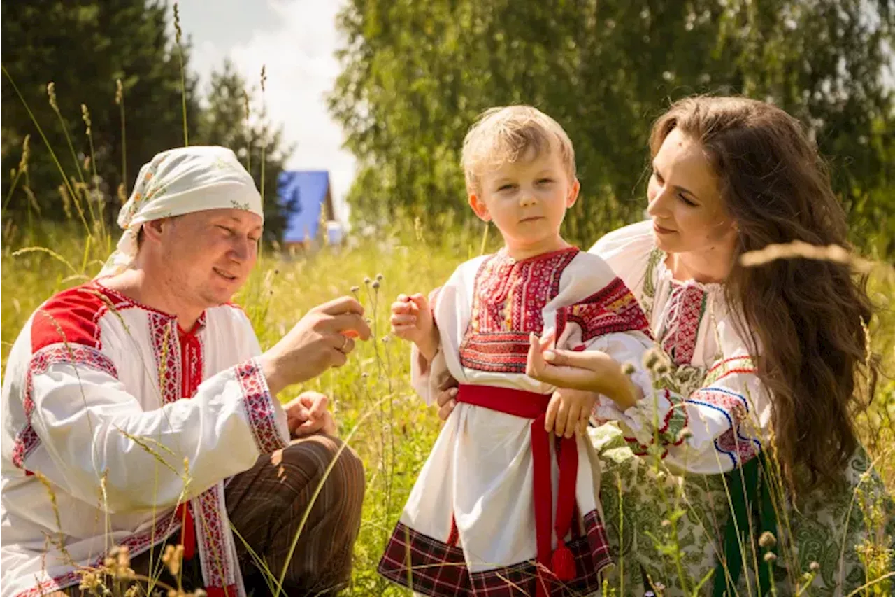 Продолжается приём заявок на участие в конкурсе 'Мама и дети в национальных костюмах'