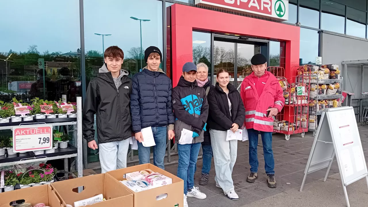 Firmlinge sammelten fast eine Tonne an Waren für die Tafel Hollabrunn