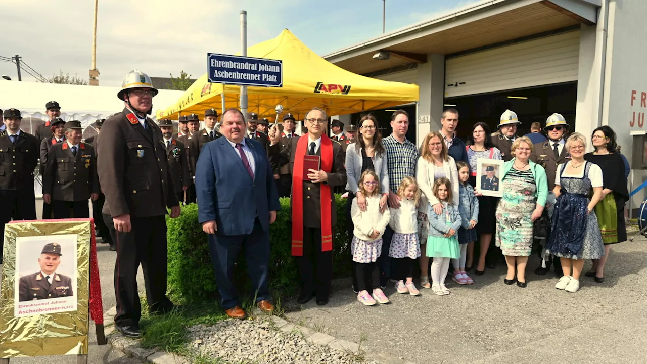 Weitersfeld: Platz nach legendärem Feuerwehr-Kommandanten benannt