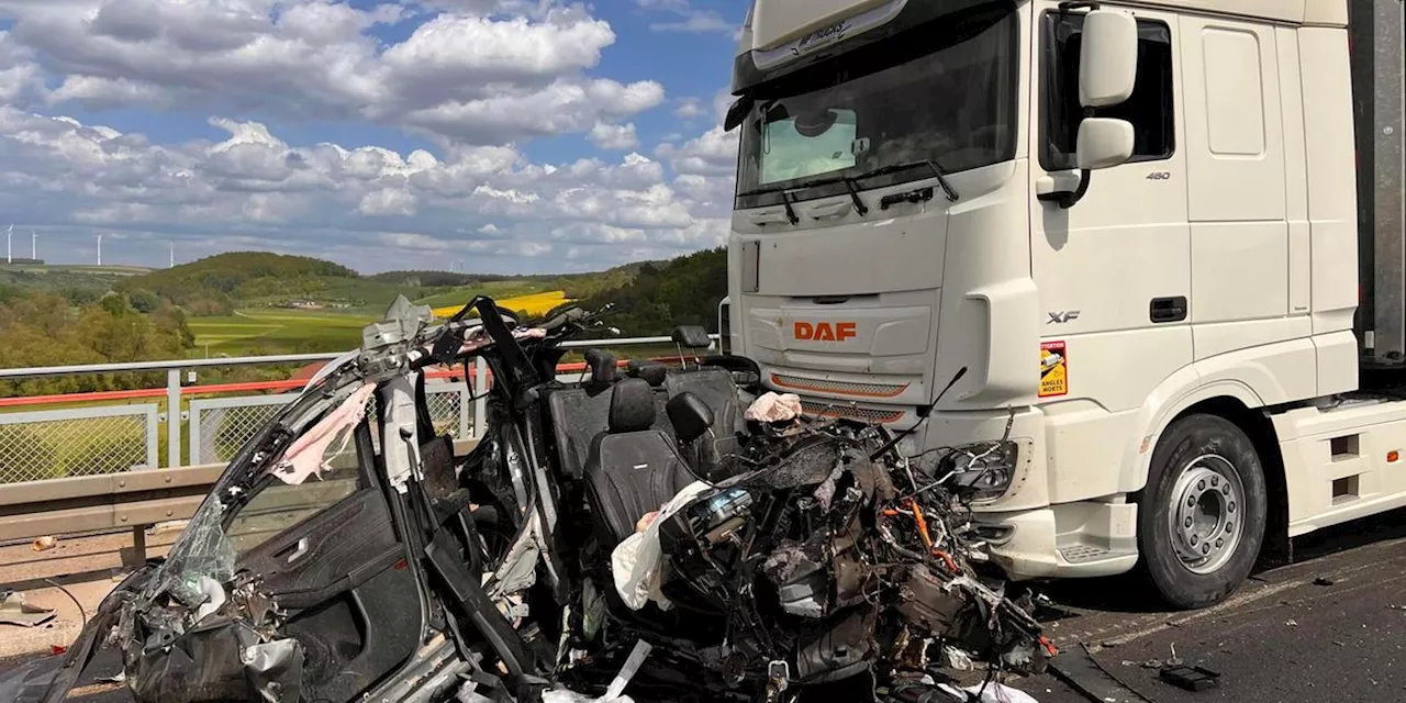 Eine Person stirbt bei tödlichem Unfall bei Herschfeld - Bundesstraße stundenlang gesperrt