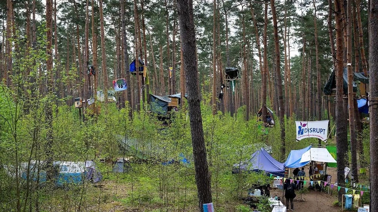 Berlin & Brandenburg: Protestcamp: Aktivisten mit Zuversicht bei OVG-Entscheidung