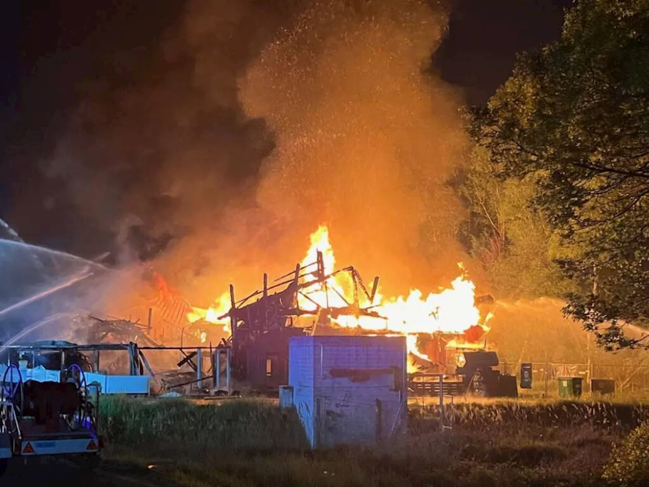 Polizei findet nach Brand in Geschäftsgebäude im Wallis eine Leiche