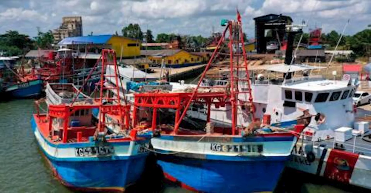 Maritim Malaysia tahan dua bot, sita barangan lebih RM160,000 di Tawau