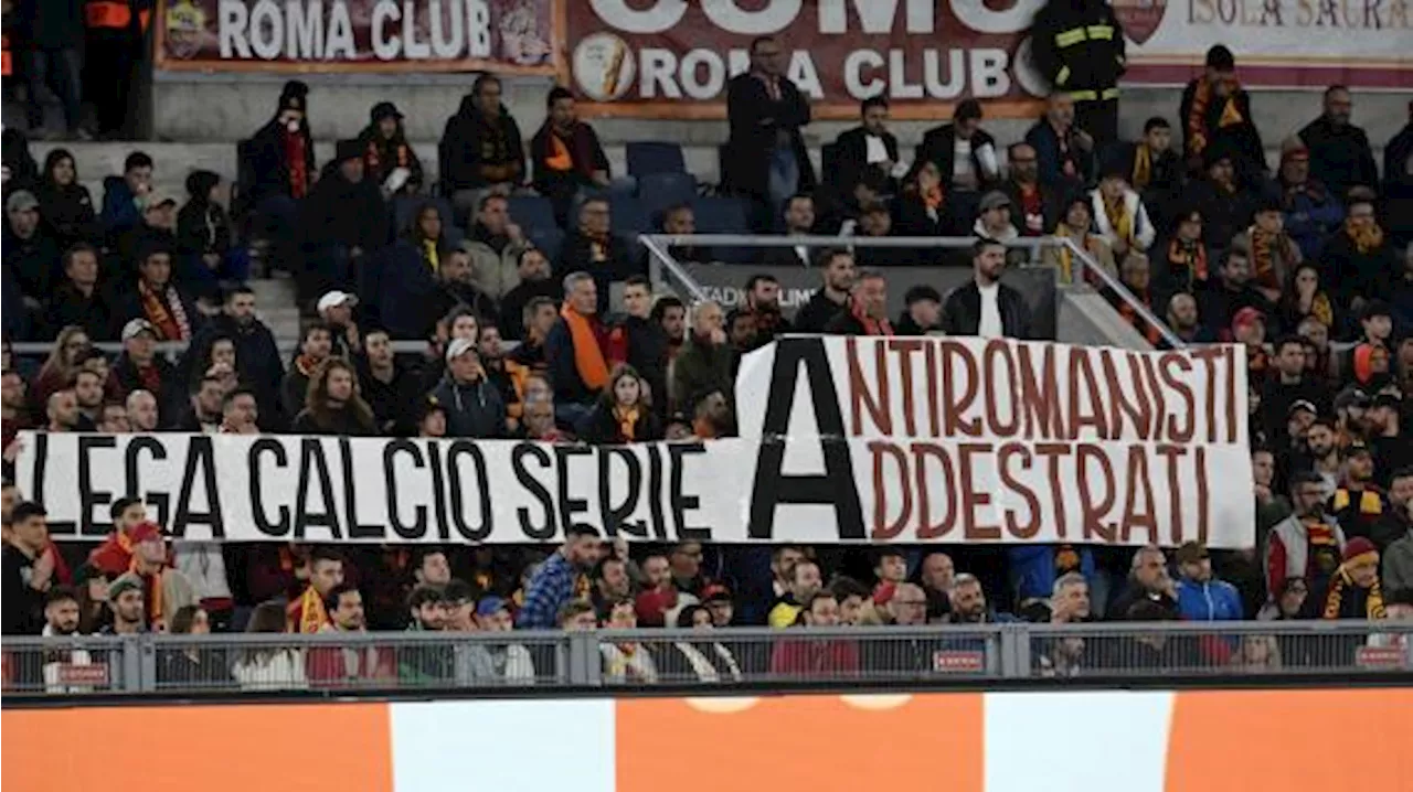 La foto dello striscione di protesta dei tifosi della Roma: 'Lega Serie Antiromanisti Addestrati'