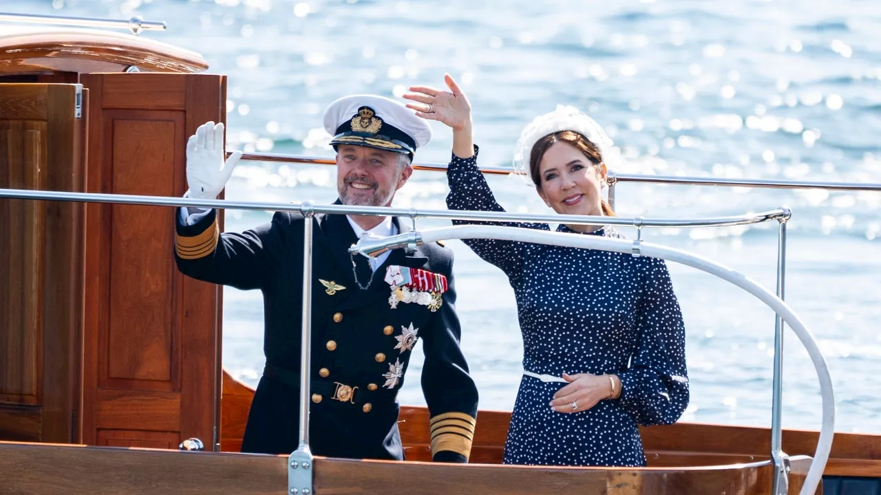 La espectacular mudanza en barco de Federico y Mary de Dinamarca al castillo de Fredensborg