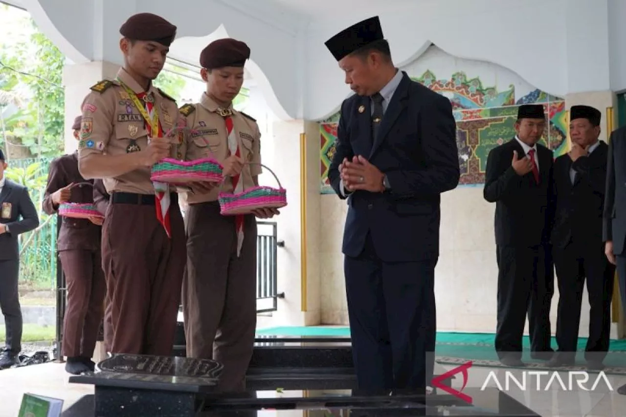 Pj Bupati Bogor ziarah ke makam Idham Chalid peringati Harkitnas