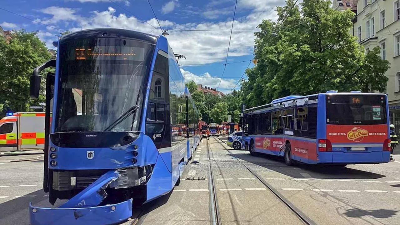 Nach Unfall mit Tram und Bus: Polizei sucht nach Zeugen