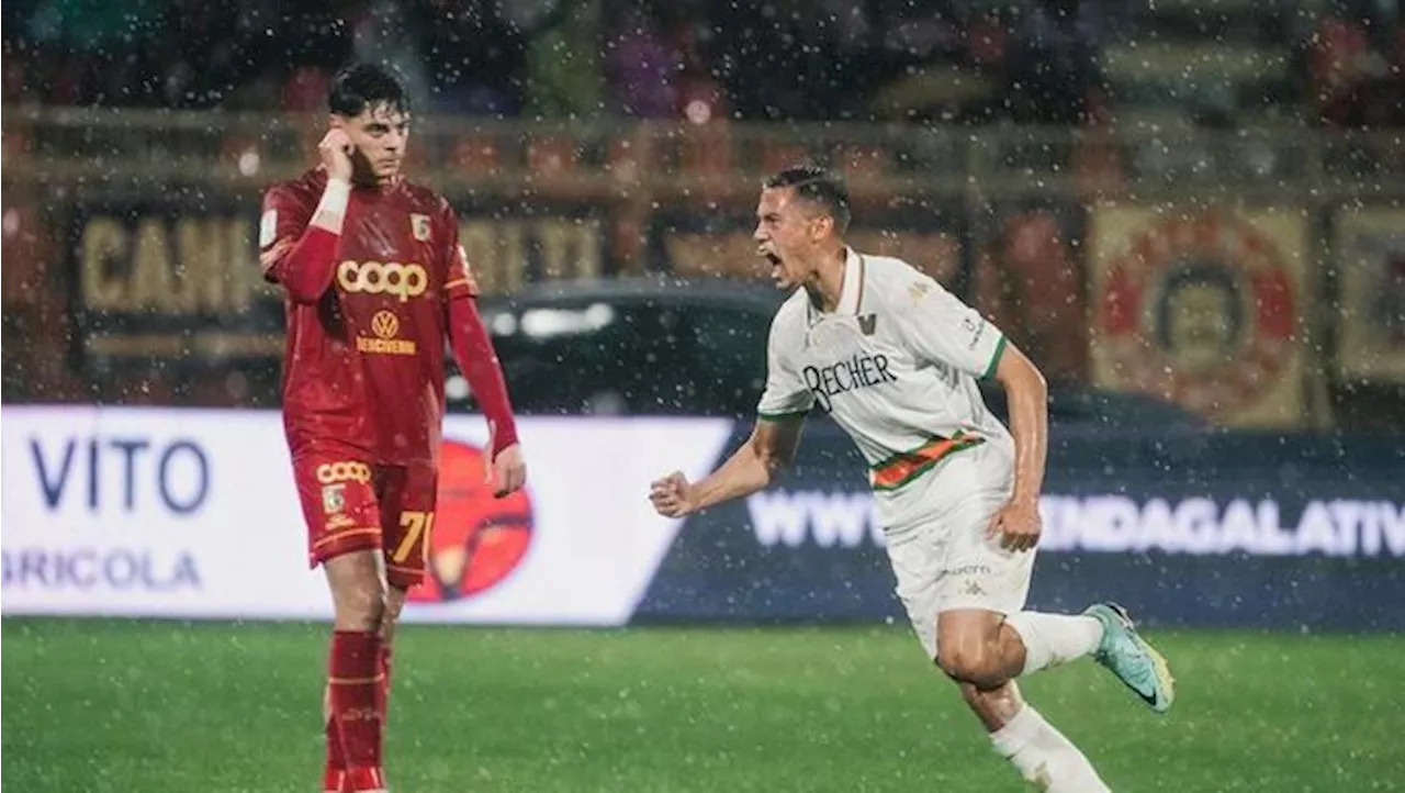 Venezia Menang, Jay Idzes Ribut sampai Dipisahkan dan Kena Kartu