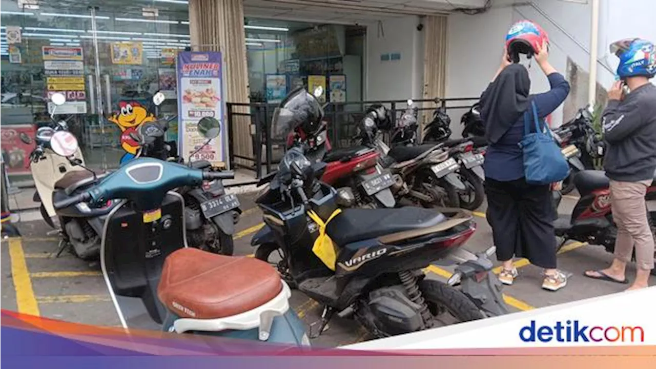 Pengakuan Jukir Minimarket: Penghasilan Lebih dari UMR