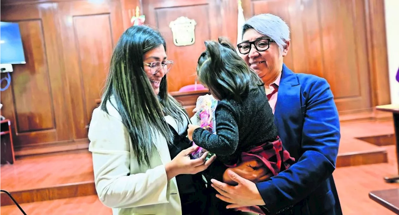 Presentan iniciativa para que parejas LGBTTTIQ+ adopten