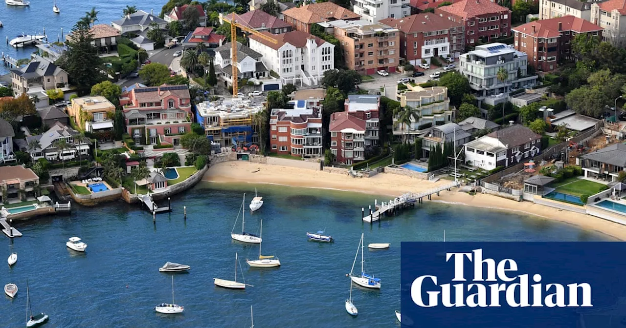 Disposable income soared for richest Australians after pandemic but went backwards for the rest, report says