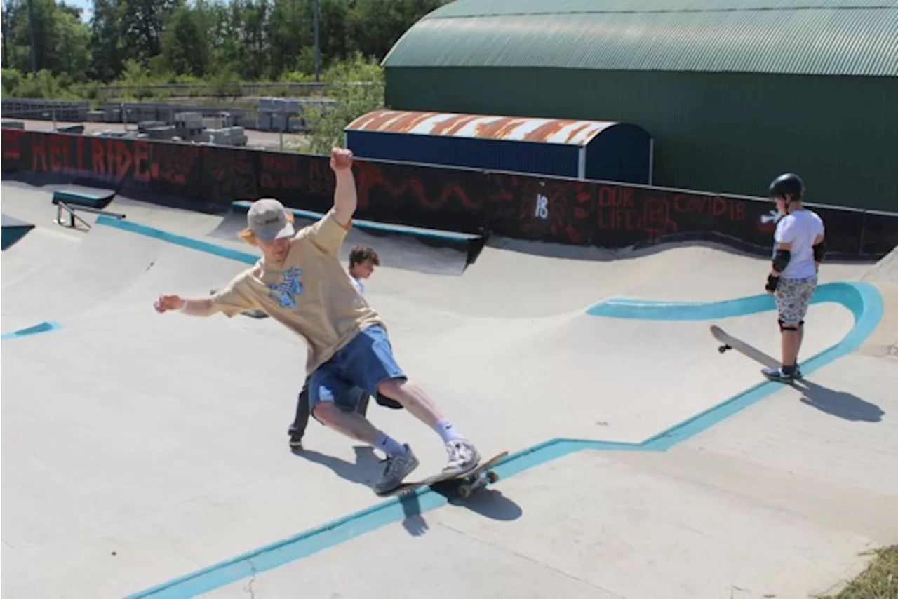 Mechelse skate community investeert samen met stad in nieuw street park: “Twee jongeren doorlopen Olympisch pr