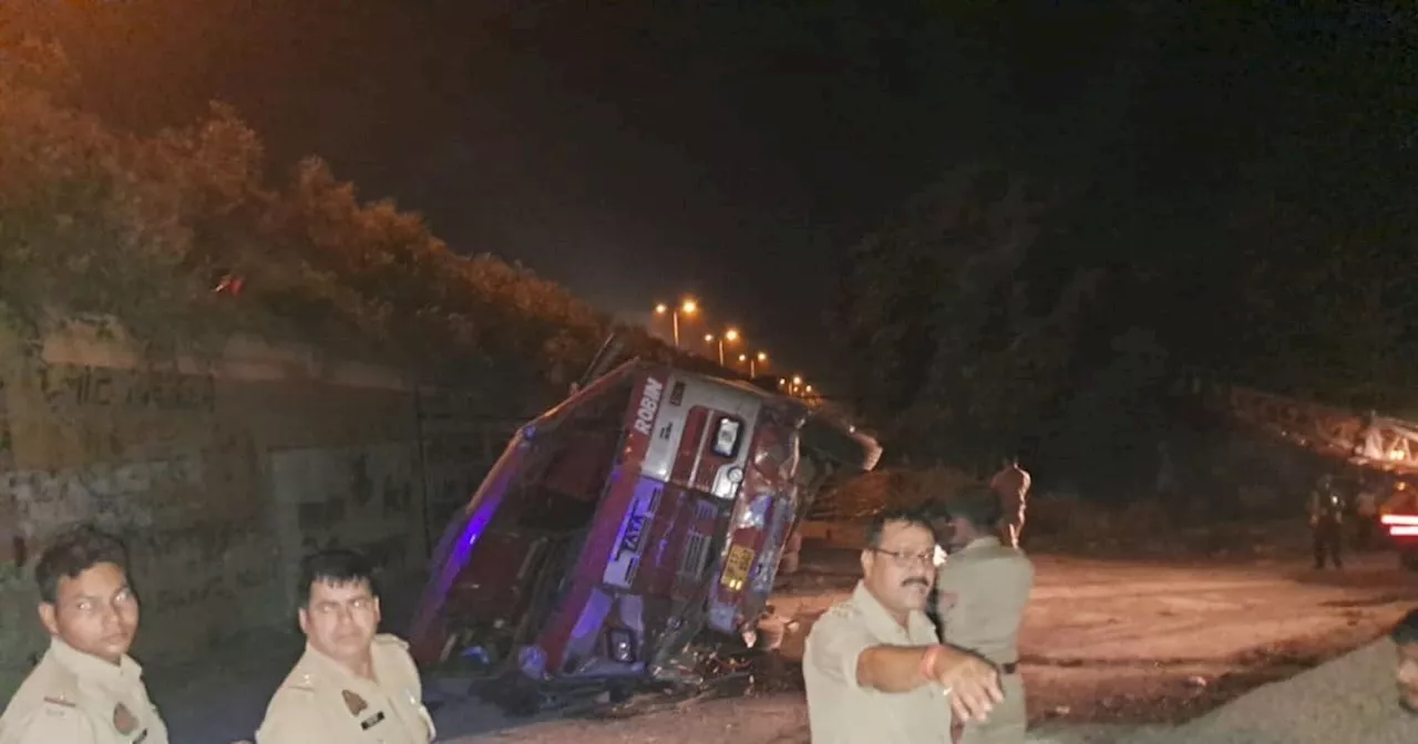 Bareilly Accident: दिल्ली से बरेली आ रही थी यात्री बस, फ्लाईओवर से नीचे गिरी, एक की मौत, 24 घायल