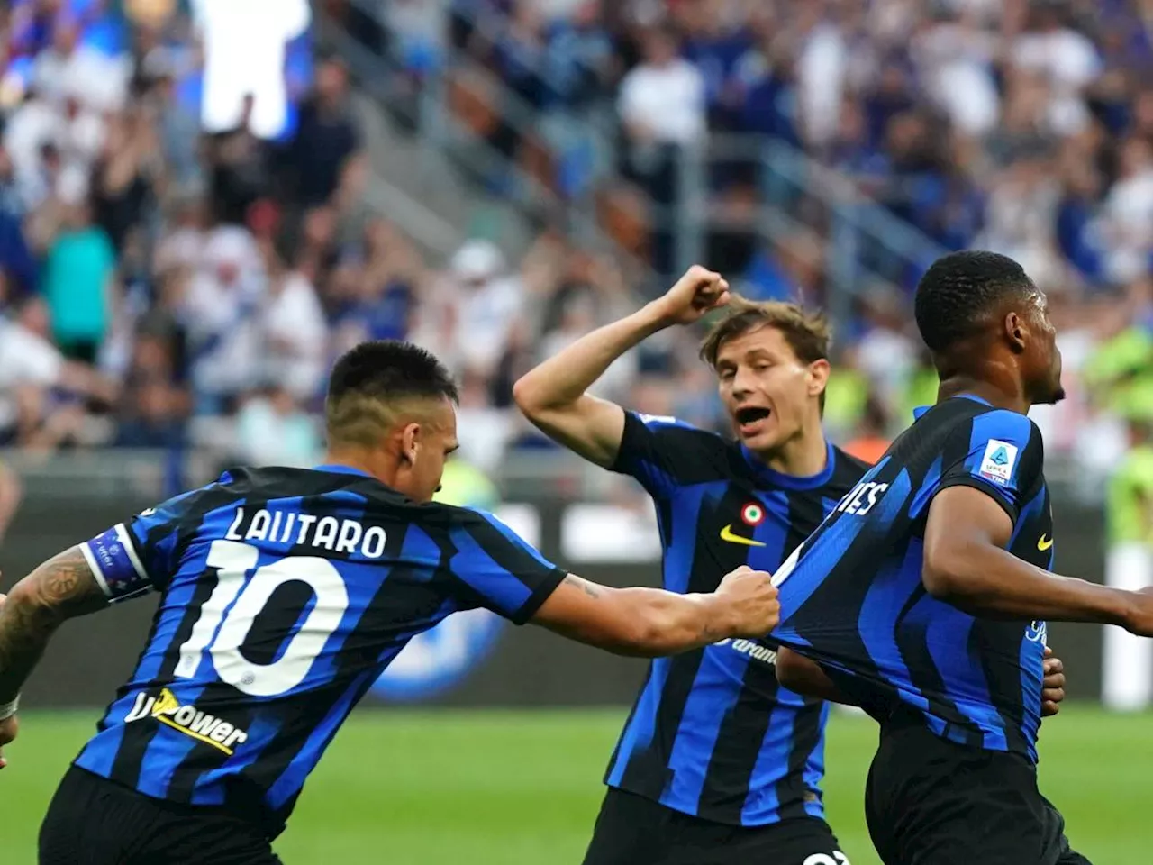 L’Inter riprende nel finale la Lazio: a Kamada risponde Dumfries