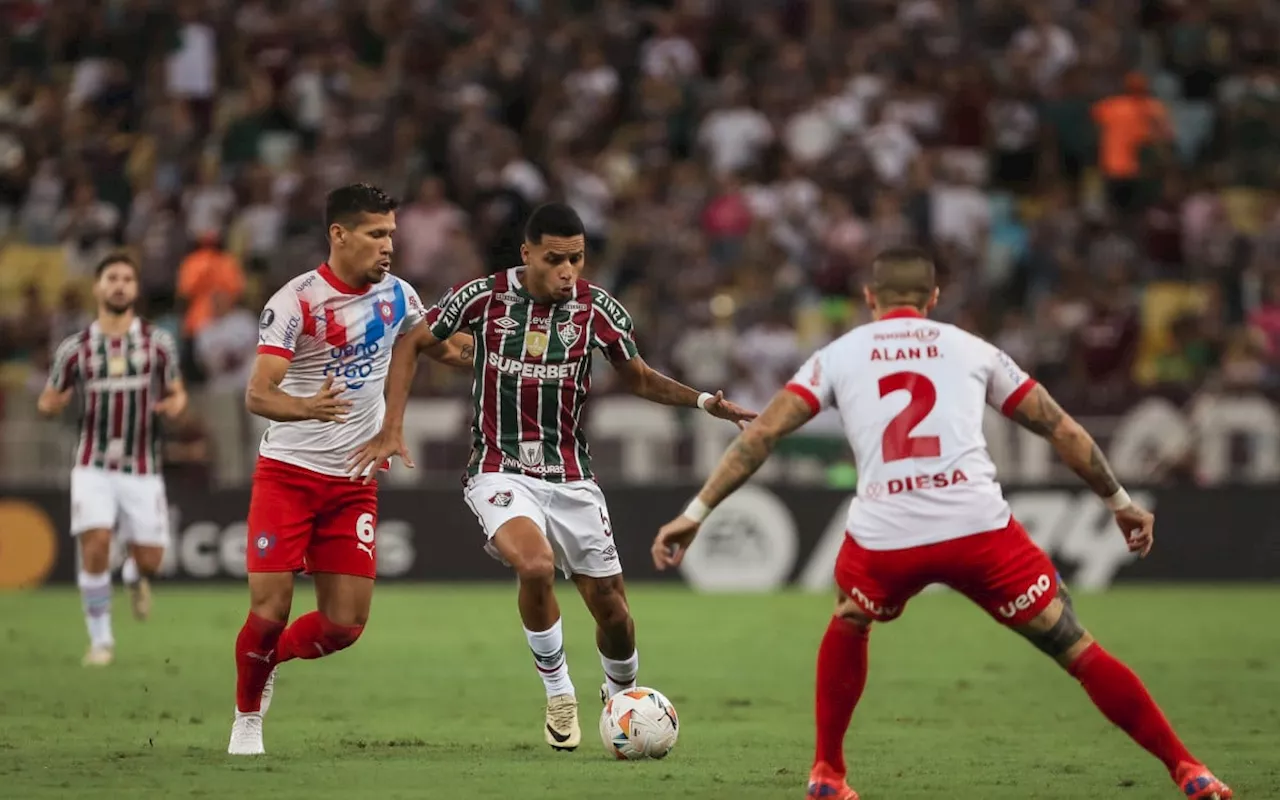 Alexsander ganha sequência como titular no Fluminense: 'Continuar evoluindo'