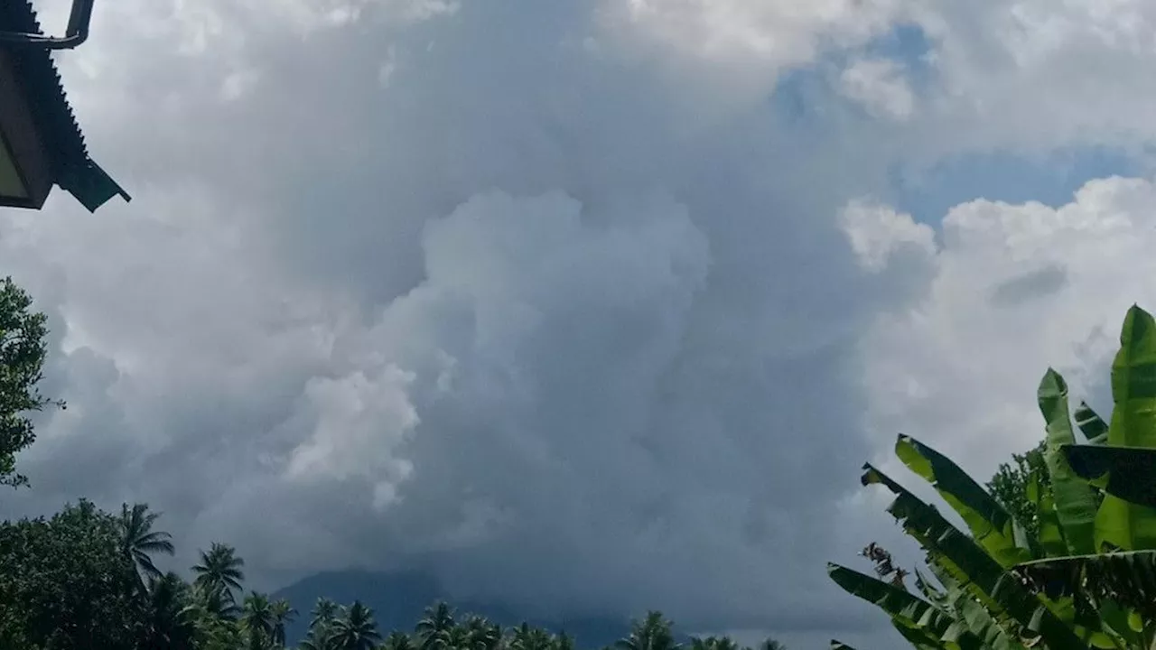 Gunung Ibu Meletus Dahsyat, Semburkan Abu Vulkanik Setinggi 5.000 Meter