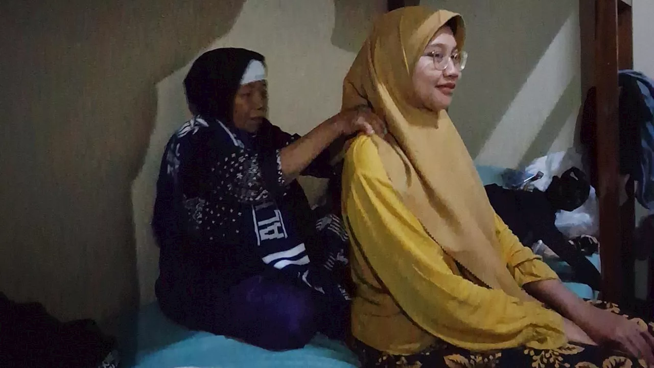 Supiyah Tukang Pijat Keliling Asal Surabaya Berangkat Haji Hasil Menabung 24 Tahun