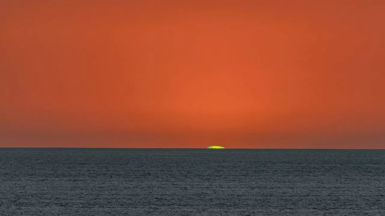 Why is there sometimes a green flash at sunset and sunrise?