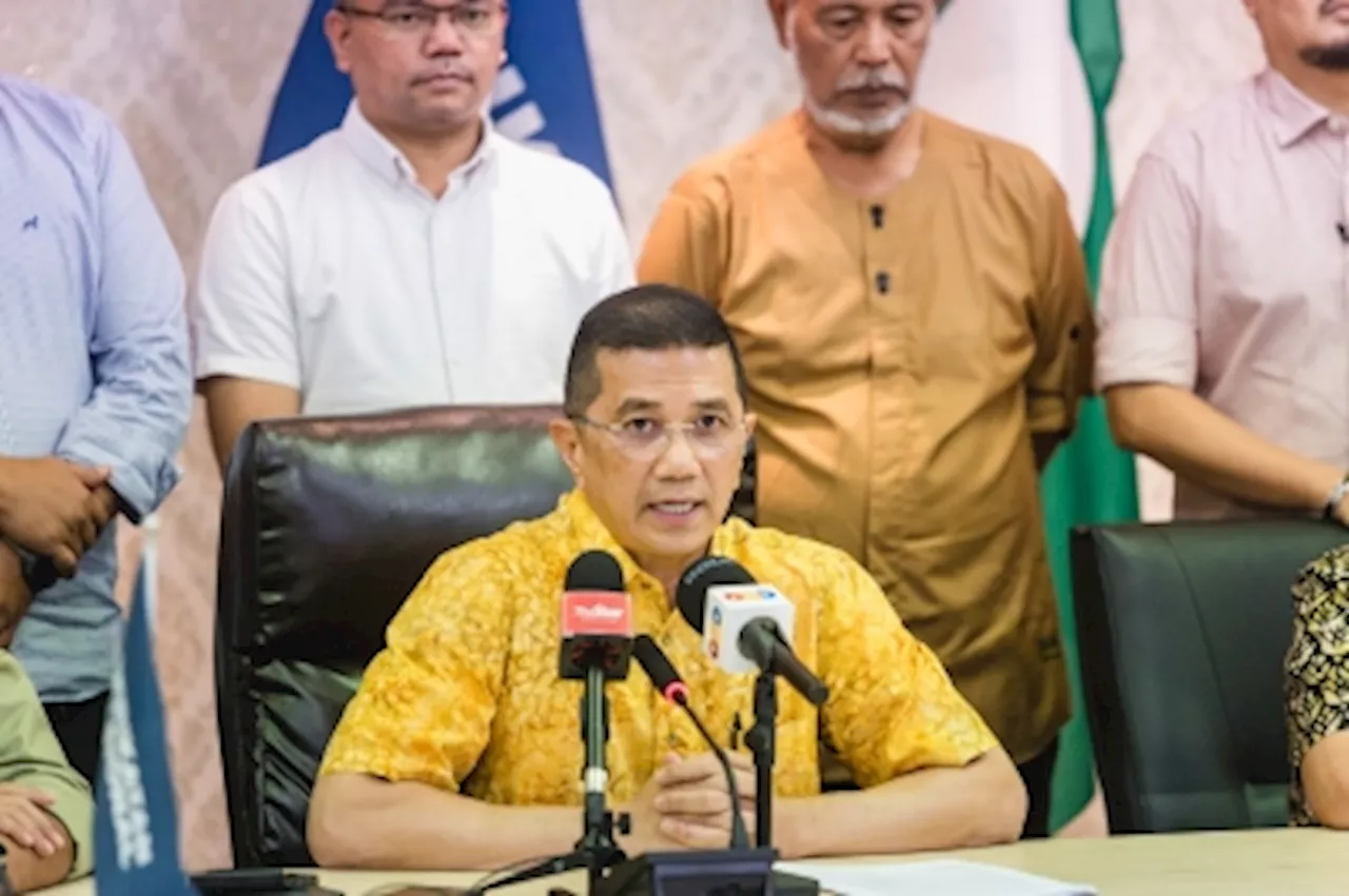 Probed by cops, Azmin claims intimidation bid after questioning PKNS’ finances