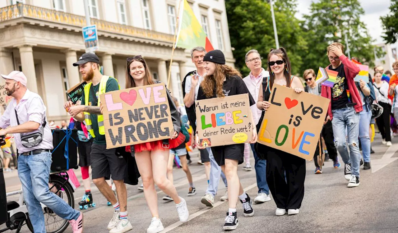 CSD im Norden: Polizei berichtet von Störungen und Anfeindungen