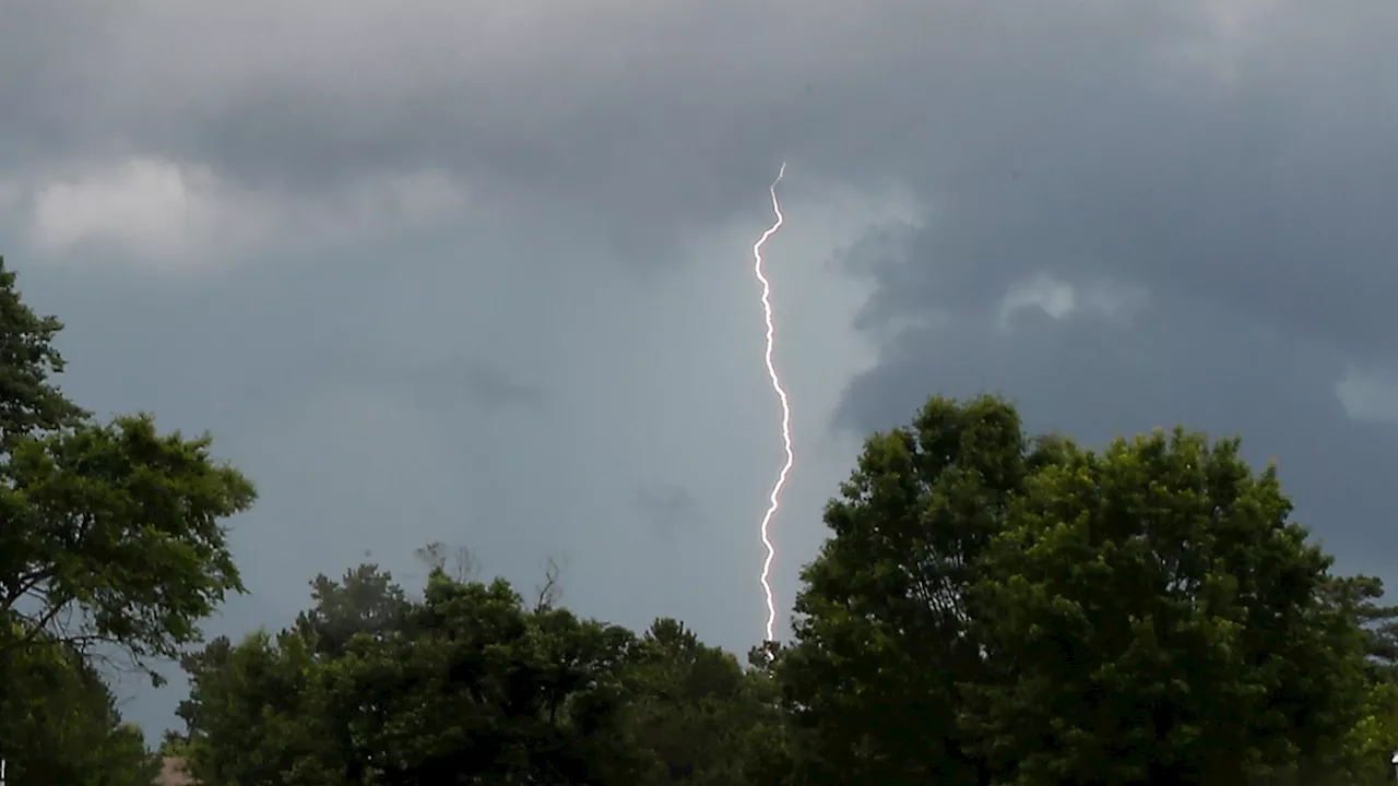 Severe thunderstorm watches, warnings issued for parts of Chicago area