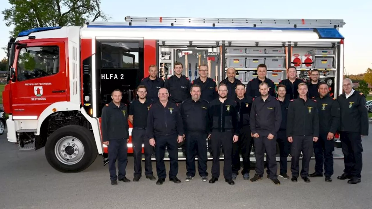 Neues HLF2: Feuerwehr nahm Fahrzeug in Empfang