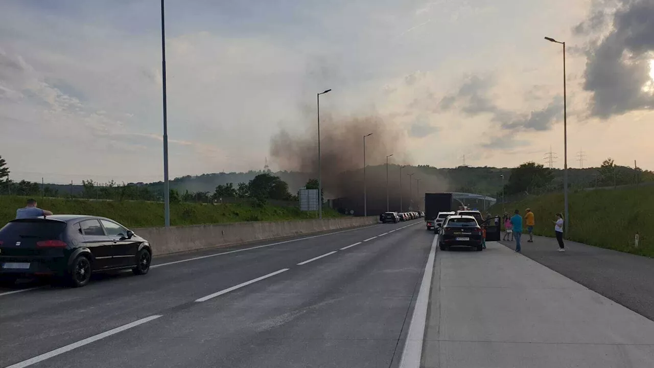 Pkw fing im Tradenbergtunnel Feuer