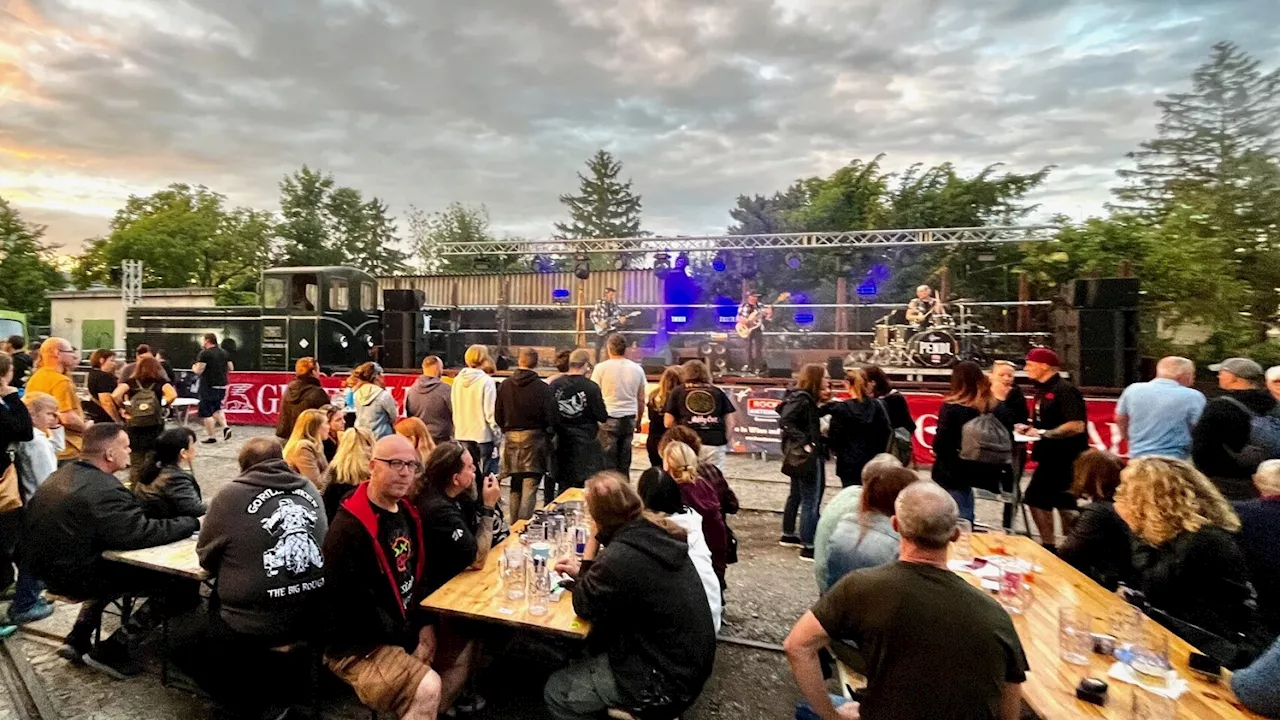 Rock-Bands lassen Schwechater Eisenbahnmuseum beben