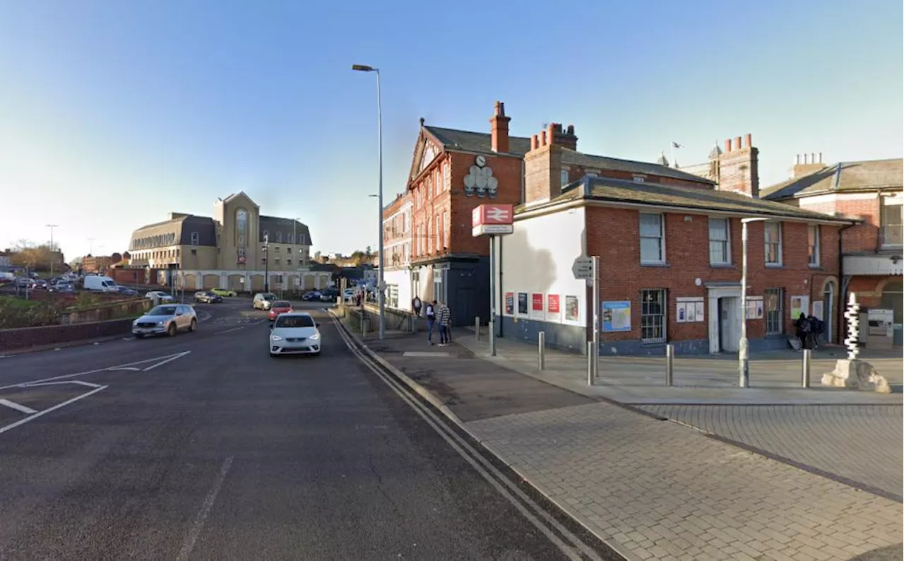 “Rogue” wardens accused of “lying in wait” for cyclists riding on pavement beside busy roundabout, as two cyclists fined £100 for breaching anti-social cycling order at same spot