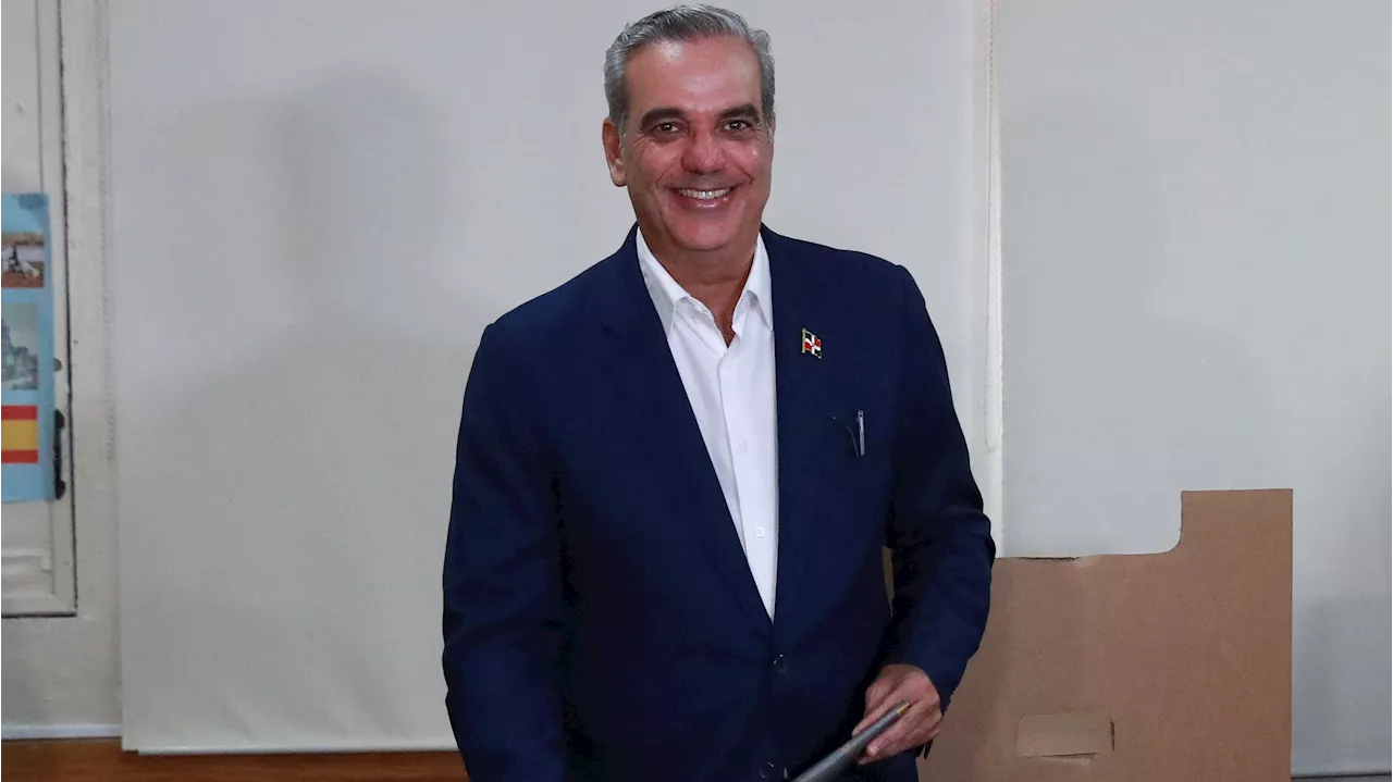 Luis Abinader es reelegido presidente de República Dominicana con el 59% de los votos