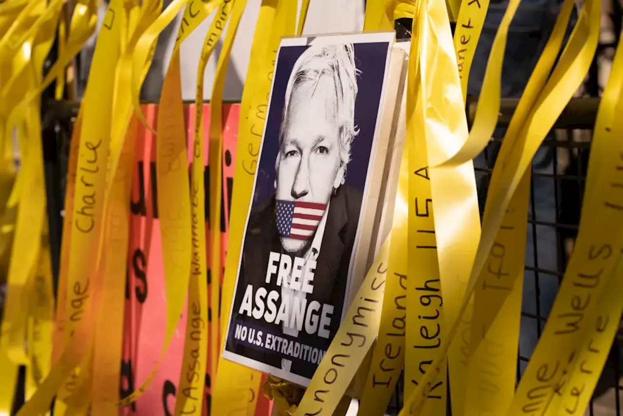 Tribunal britânico autoriza Julian Assange a recorrer contra extradição para EUA