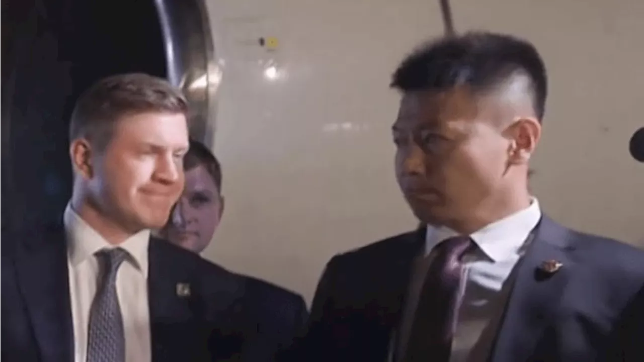 Awkward hello of Putin and Xi’s secret service breaks internet