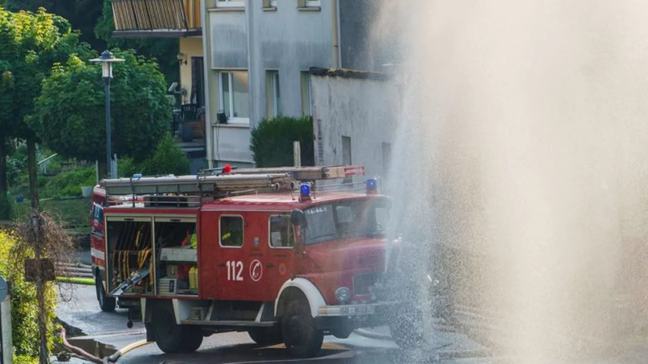 Hochwasser: Frau stirbt nach Rettungseinsatz - neuer Regen erwartet