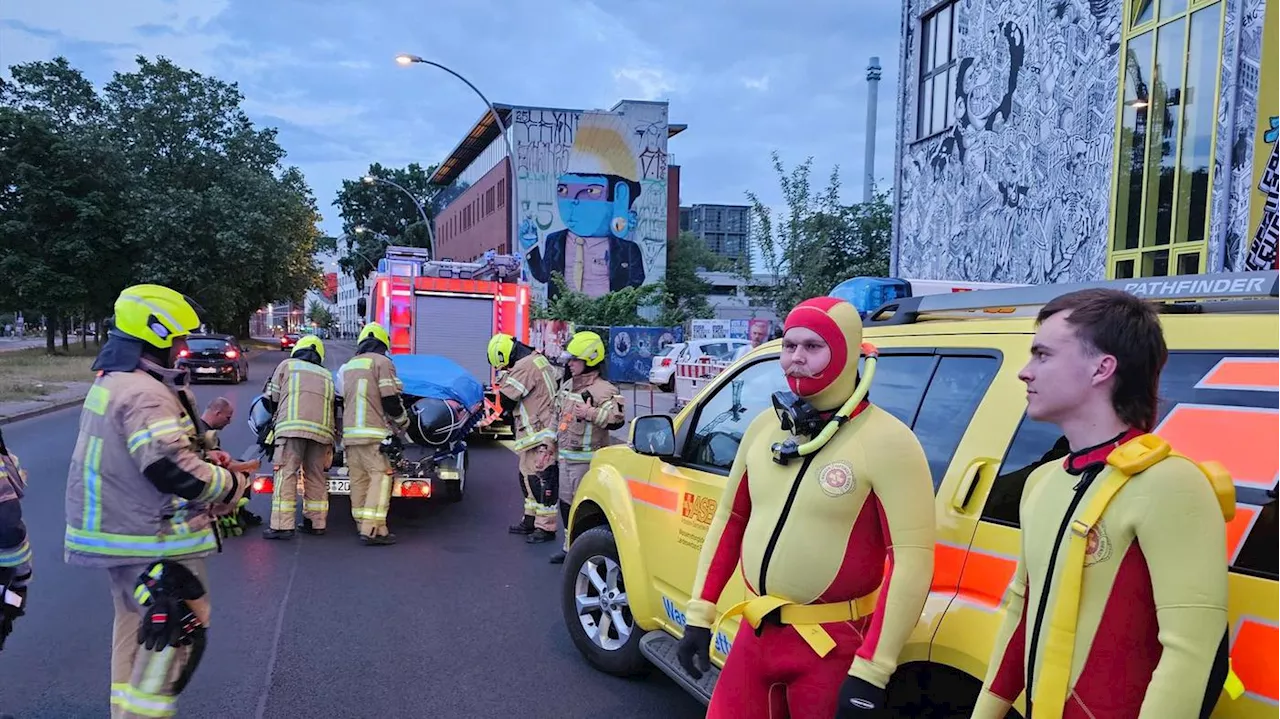 Spezialtaucher finden Körper in Berliner Spree: Mann stirbt nach Rettungseinsatz im Krankenhaus