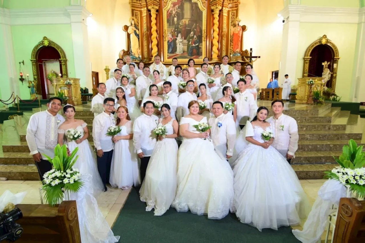 SM Group unites 16 couples in mass wedding