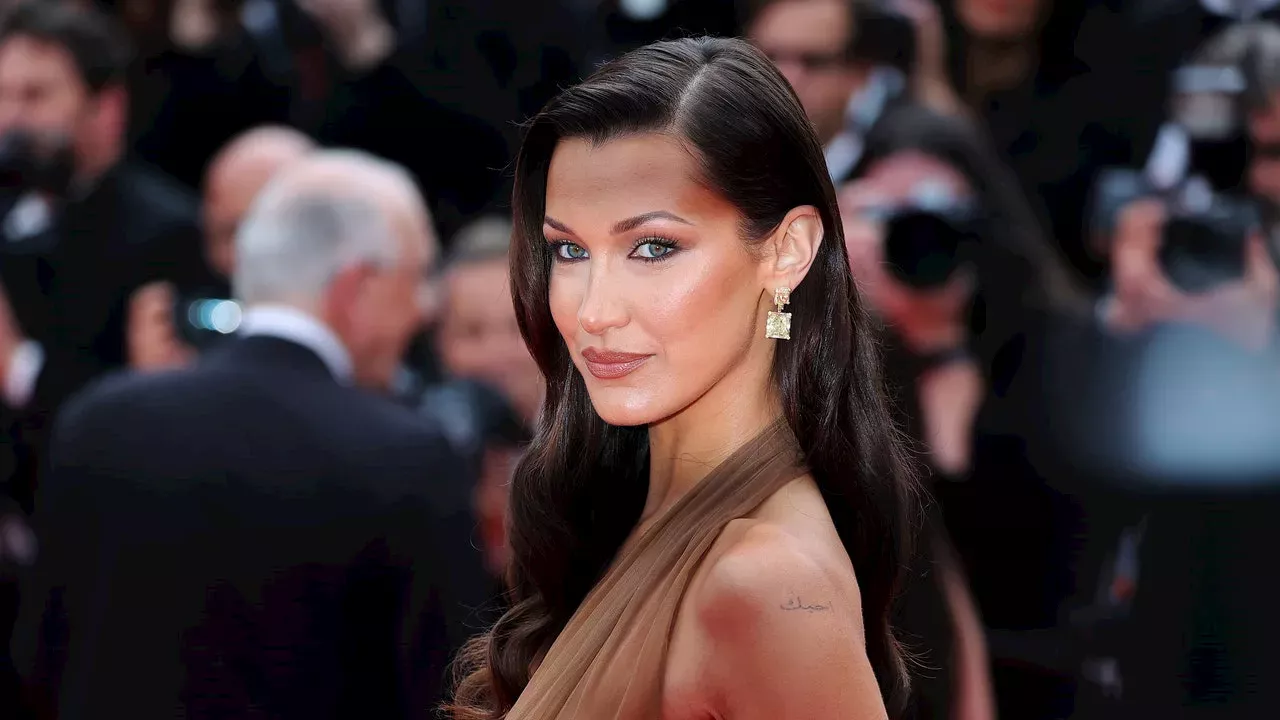 Vestidos: Bella Hadid Lució El Vestido 100% Transparente De Saint ...