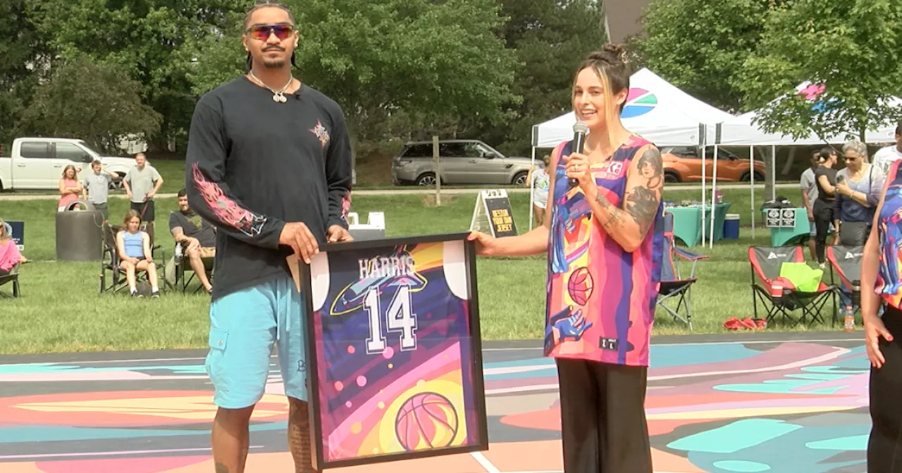 Gary Harris visits Brooks School Park for unveiling of court murals