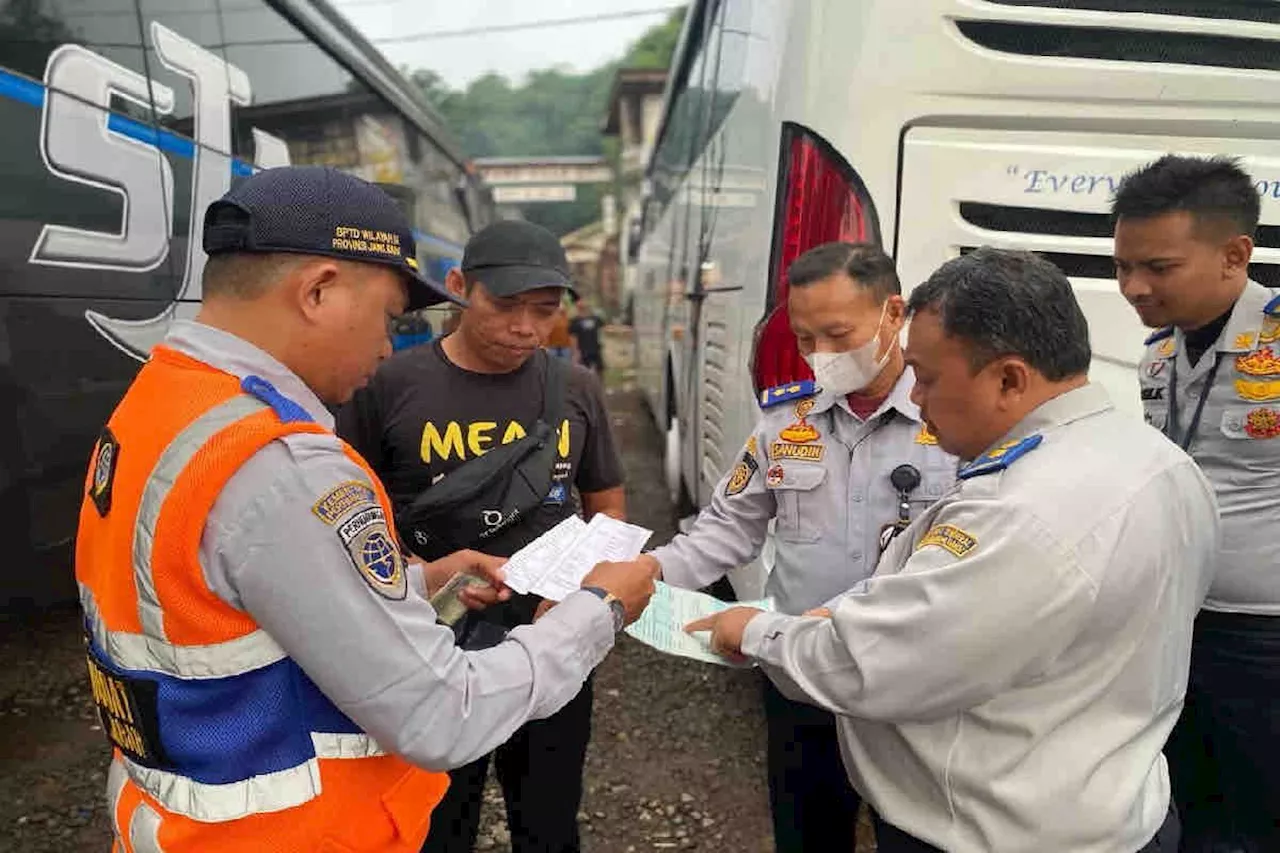 Kemenhub awasi kelaikan operasional bus pariwisata jelang libur Waisak