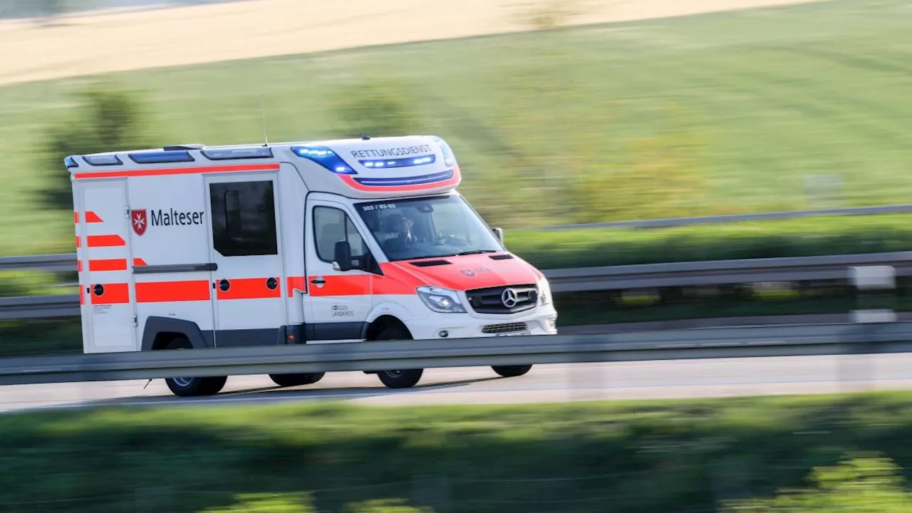 Unfall mit Rettungswagen auf der Mindelbrücke: Fahrer und Beifahrer verletzt