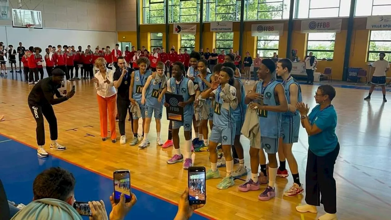 Le Touraine BC et le FC Lyon ASVEL Féminin champions de France U15 2024