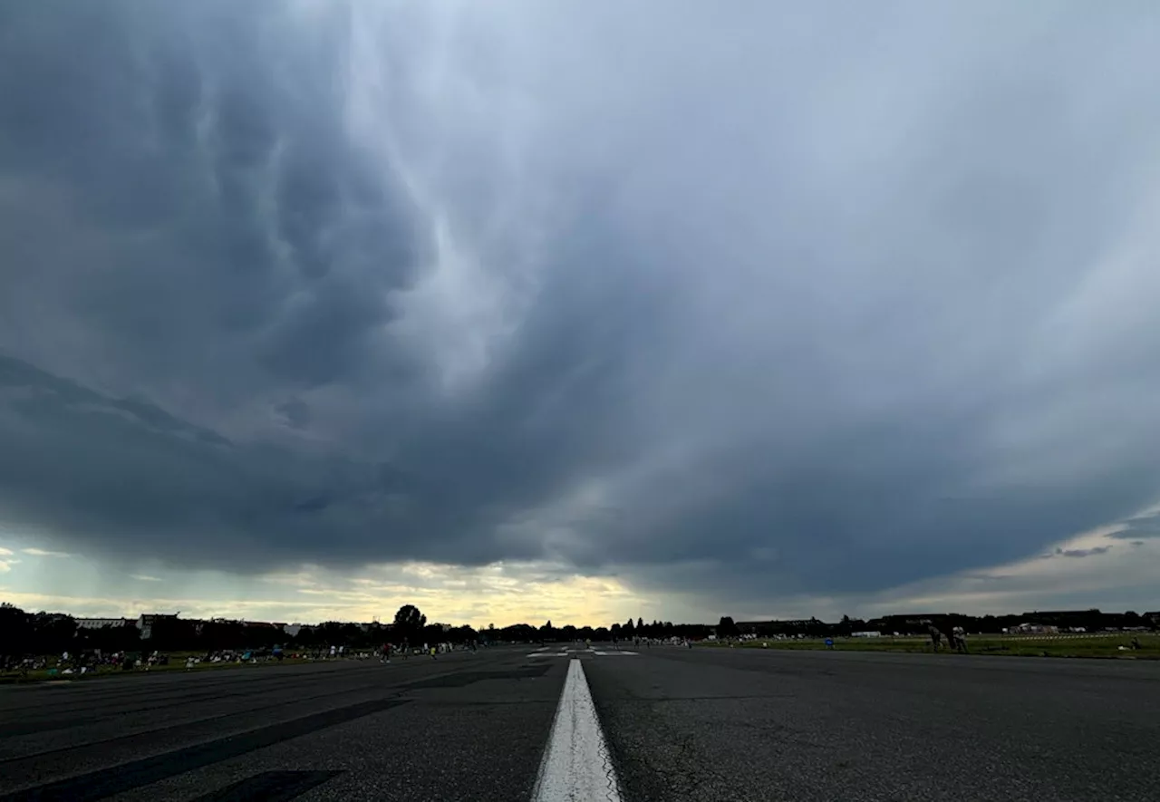 Wetter in Berlin: Gewitter und Starkregen drohen – Windböen mit bis zu 70 km/h