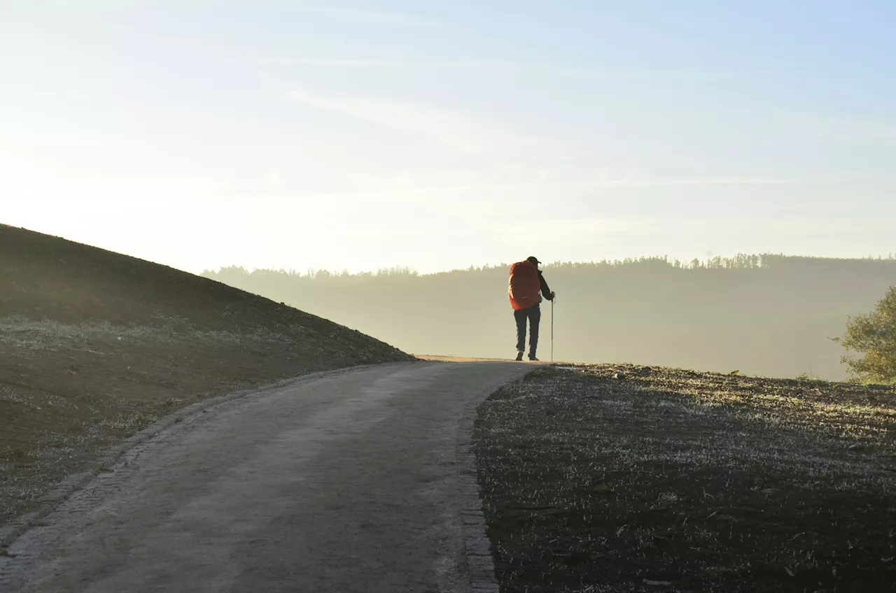 Inquiétude sur les chemins de Compostelle : un quadragénaire disparaît mystérieusement à la frontière espagnole