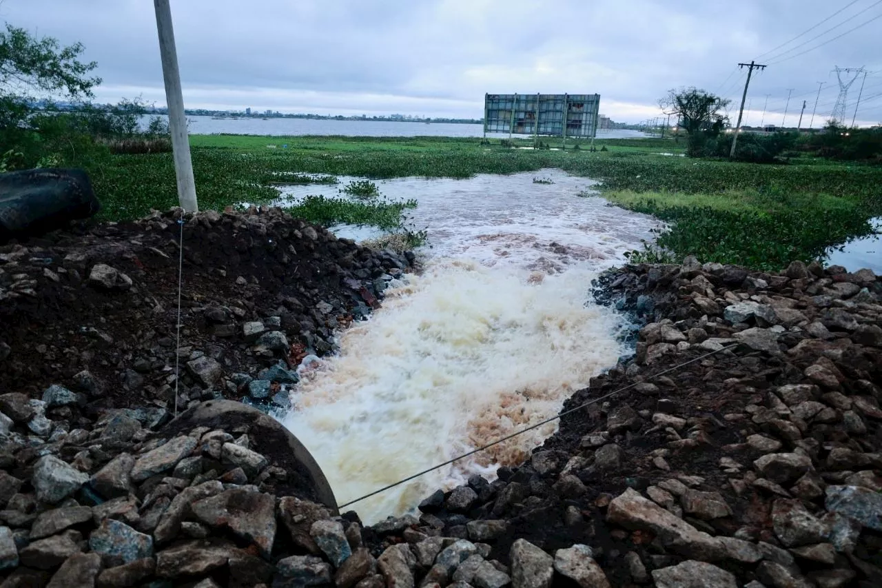 Governo federal instalou só duas bombas para drenagem de água no RS