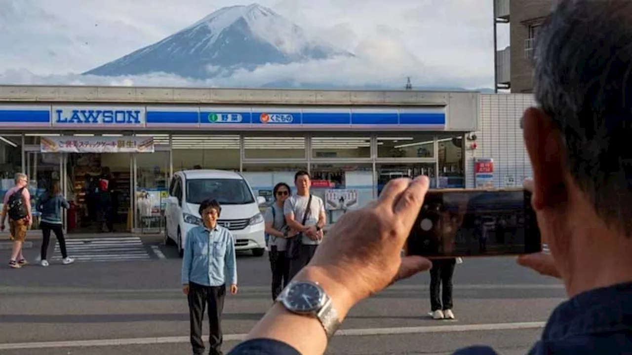 Japanese town erects barrier to block Mount Fuji view from tourists