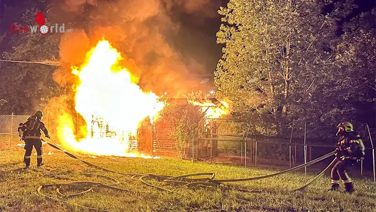 Oö: Hütte mit Zucht-Hühnern und -Tauben in Steyr in Flammen