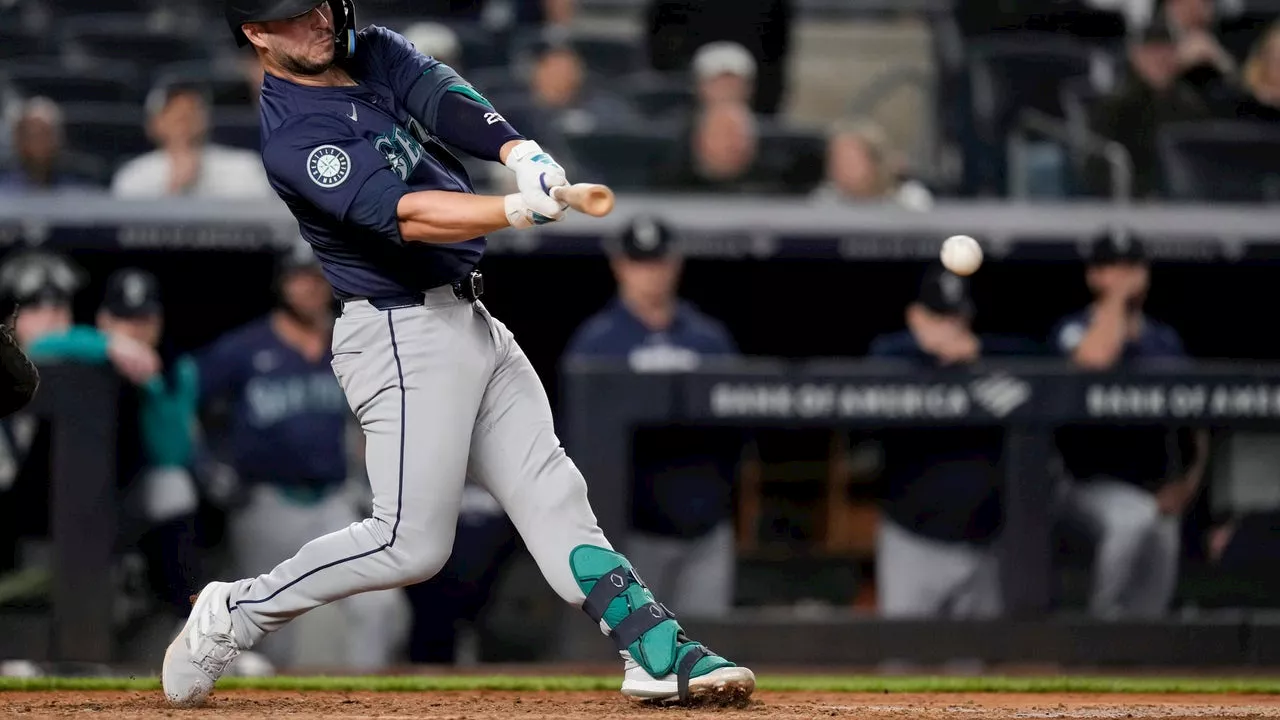 France hits go-ahead RBI single in four-run ninth as Seattle stuns Yankees 5-4