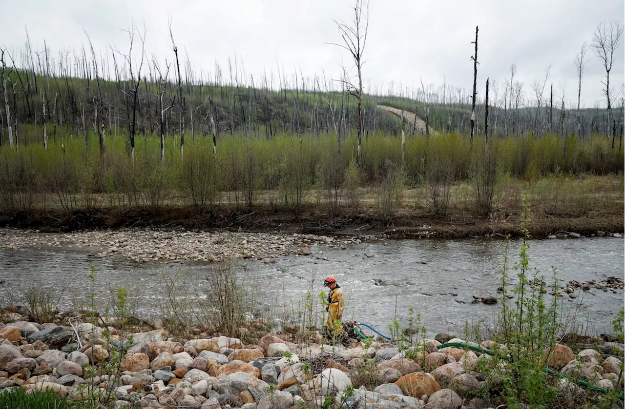 Status of wildfire that threatened Fort McMurray changed to 'being held'