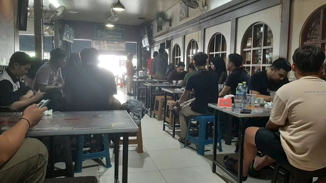 Curhat Gen Z hingga ”Tebar Pesona” Politikus di Warung Kopi Pontianak