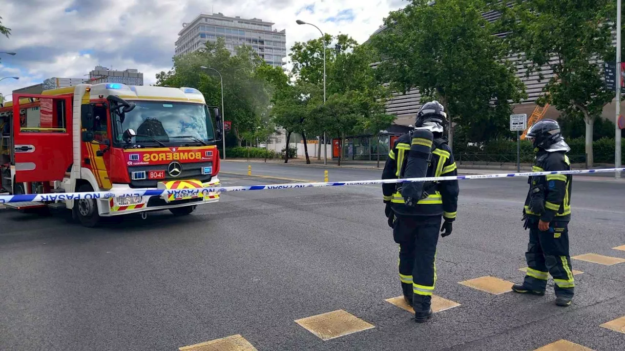 Una fuga de gas junto al Bernabéu obliga a cortar el Paseo de la Castellana y una estación de Metro en Madrid